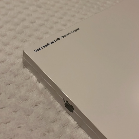 Apple Magic Keyboard with Numeric Keypad - Picture 5 of 8